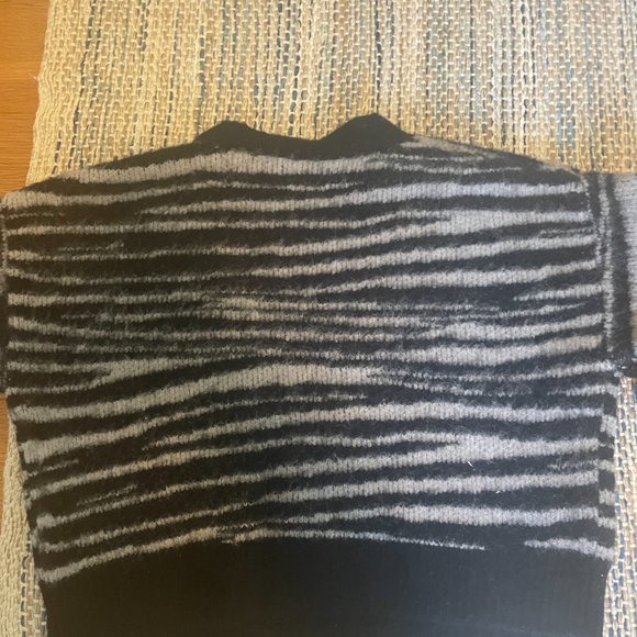 Urban Outfitters Cardigan - Picture 2 of 2